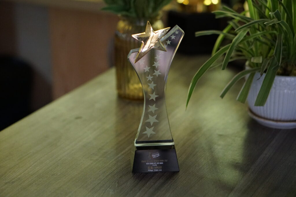 Cúp vinh danh pha lê