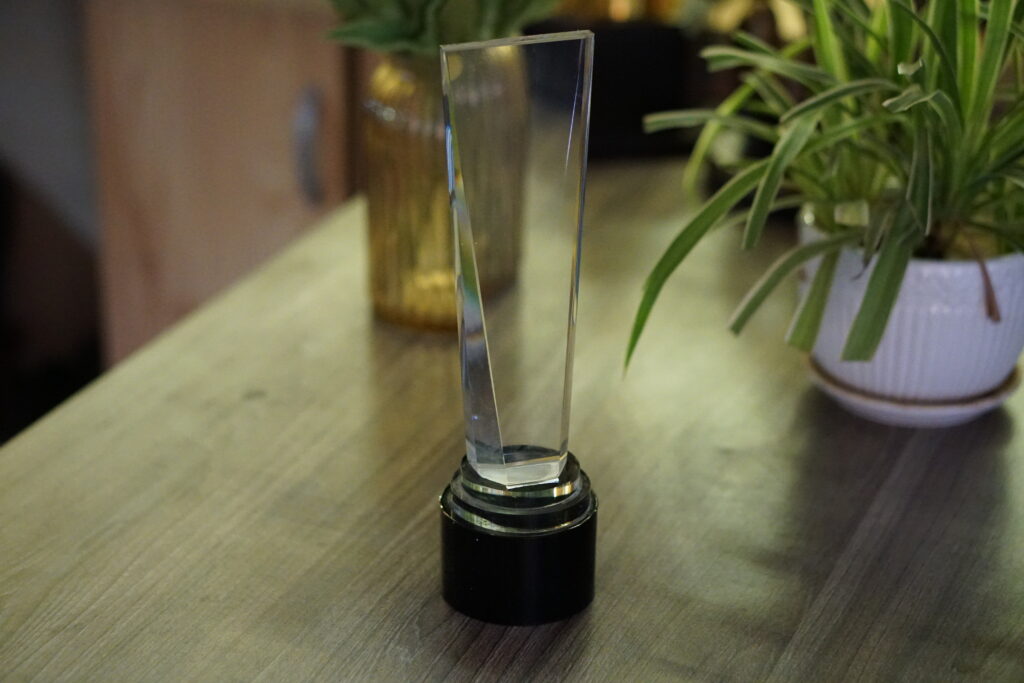 Cúp vinh danh pha lê