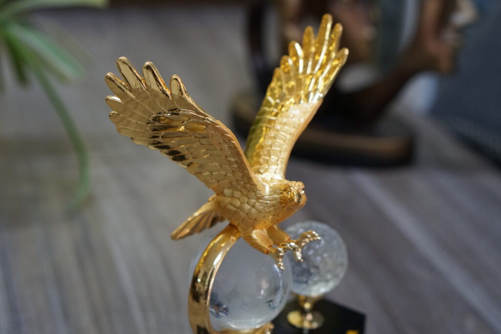 Cúp golf đại bàng pha lê