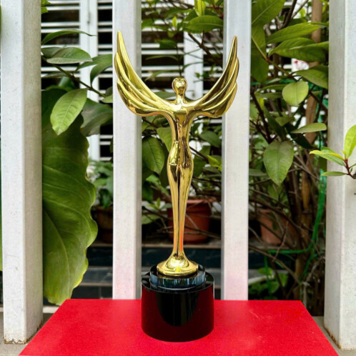 Cúp vinh danh kim loại hình đôi cánh